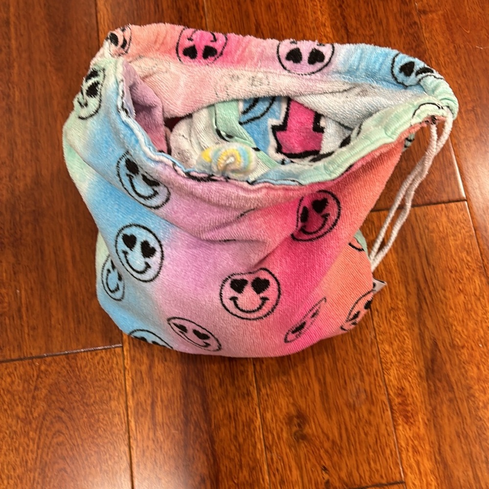 100% cotton “Good Vibes” backpack towel